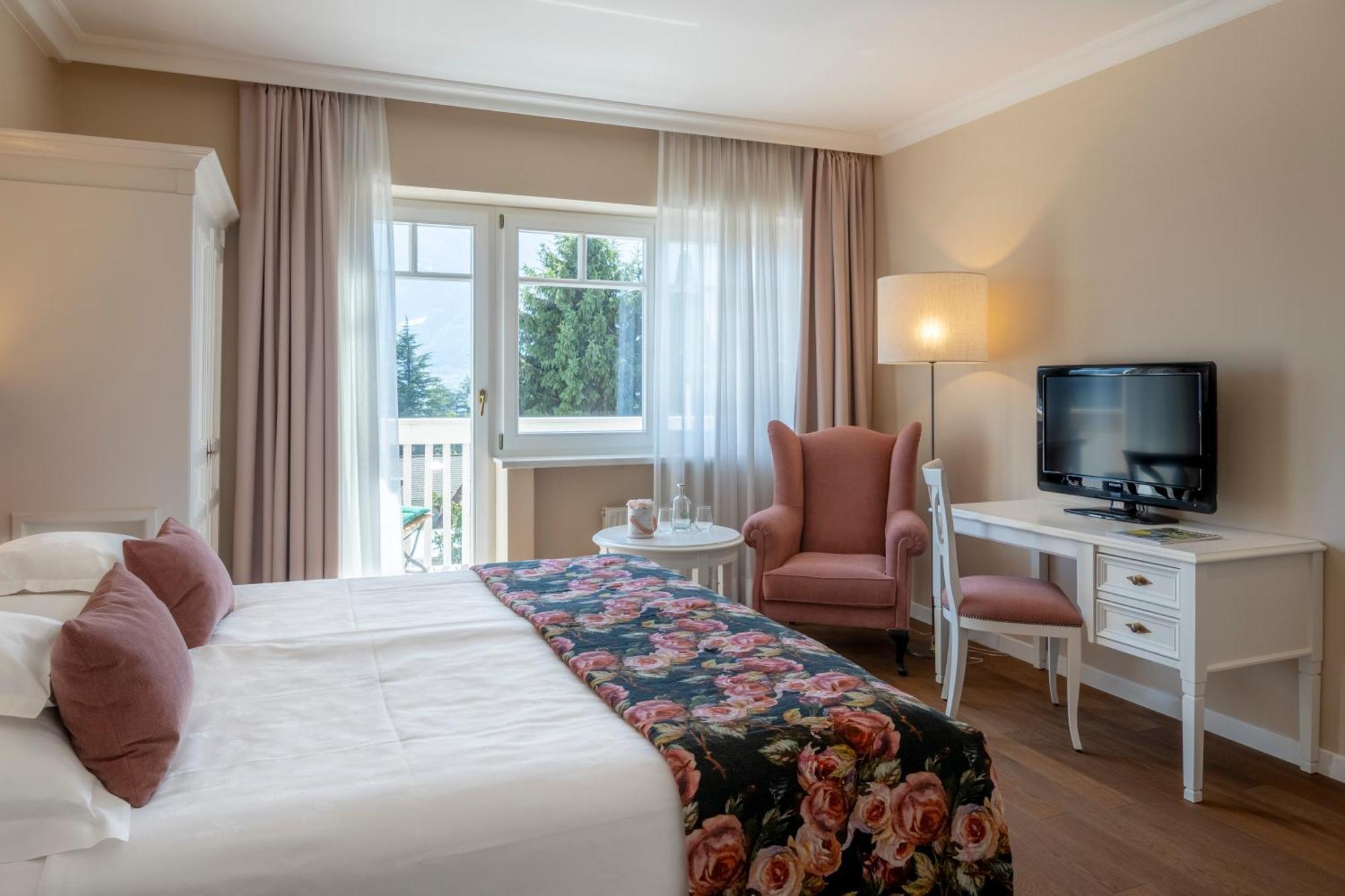 Hotel Pienzenau Am Schlosspark Meran Exterior foto