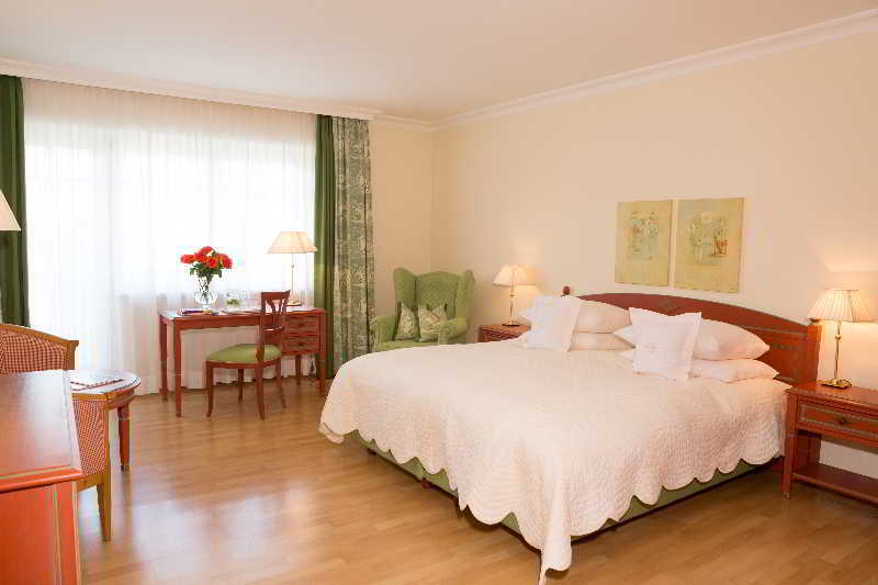 Hotel Pienzenau Am Schlosspark Meran Exterior foto